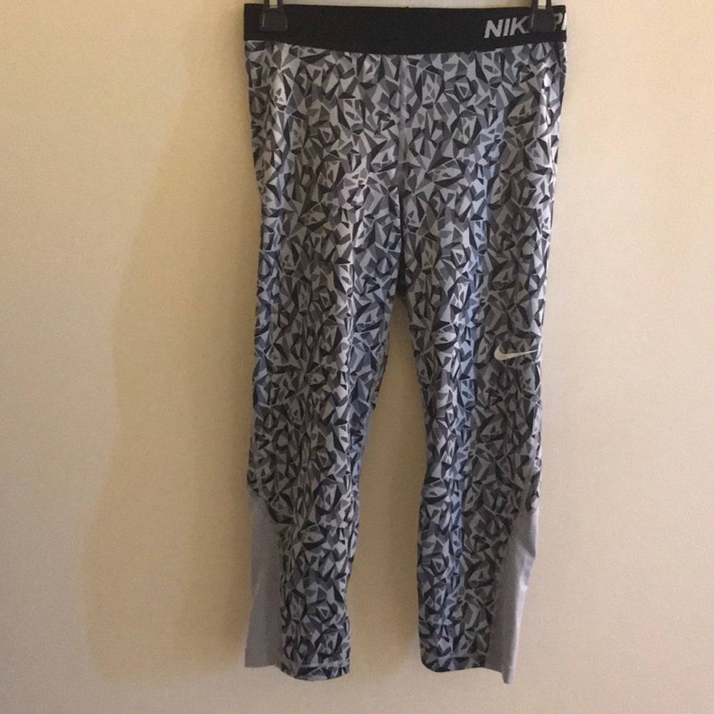 Women’s Nike Pro 3/4 Fit. Medium